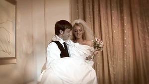 Groom watches concierge fucking his sexy blonde bride