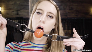 Squirting babe copulated by machine