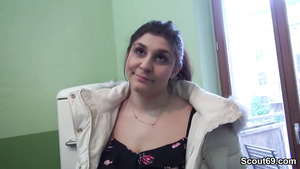 German Scout - Hot Amateur MILF in Berlin angesprochen und gefickt