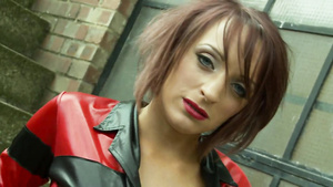 Seductive Farrah Fox masturbates her pussy on the stairs