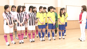 Short haired Asian cutie gets her pussy finger fucked