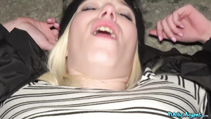 Gonzo outdoor pussy fuck action with Ssindy Rako