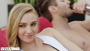 Kendra Sunderland Cheats On Her BF On Vacation