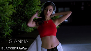 White teen from night club makes love with ebony stranger