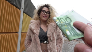 Kinky babe Alma Del Rey gives up her pussy for some cash