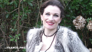 Mom Bourgeoise Shows Us Around Her Holes