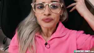 Amateur Sex girlfriend in glasses sucking penis