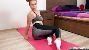 Young Cutie amateur porn in yoga pants humping