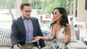 Tempting cougar with massive juggs Lisa Ann in new sex video!