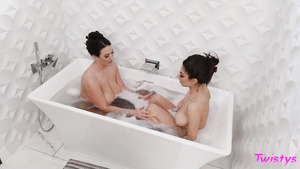 Angela White and Darcie Dolce takes bath together before fucking