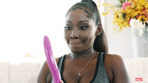 Ebony MILF Osa Lovely wanna play with Jane Wilde's butthole