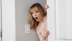 Light-head teen Aliya Brynn changes her BF to his hot stepmom