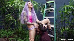 Hot goth teen with violet hair Val Steele enforces stranger to eat her pussy