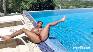 Leggy ebony stunner Naomi hot solo video