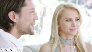 Blondie Doll Alix Lynx Fucks Big-Dicked Guy