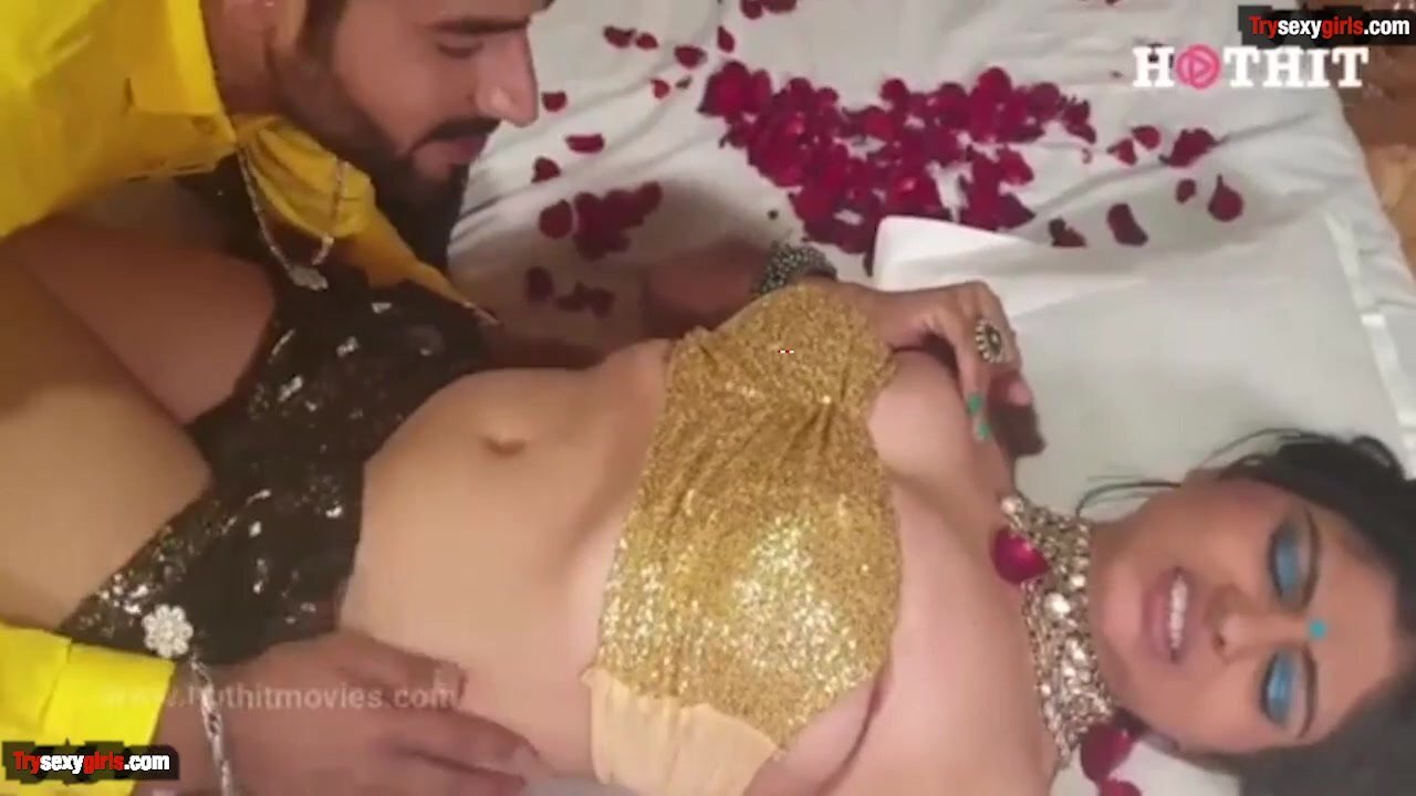 Beautiful Indian mommy memorable sex video  Xozilla.com
