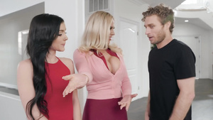 Amoral mom Olivia Austin and teen Rosalyn Sphinx 3some sex