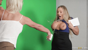 Horny MILF Phoenix Marie crazy adult clip