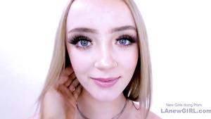 New cute girl savours a juicy long one-eyed snake in studio