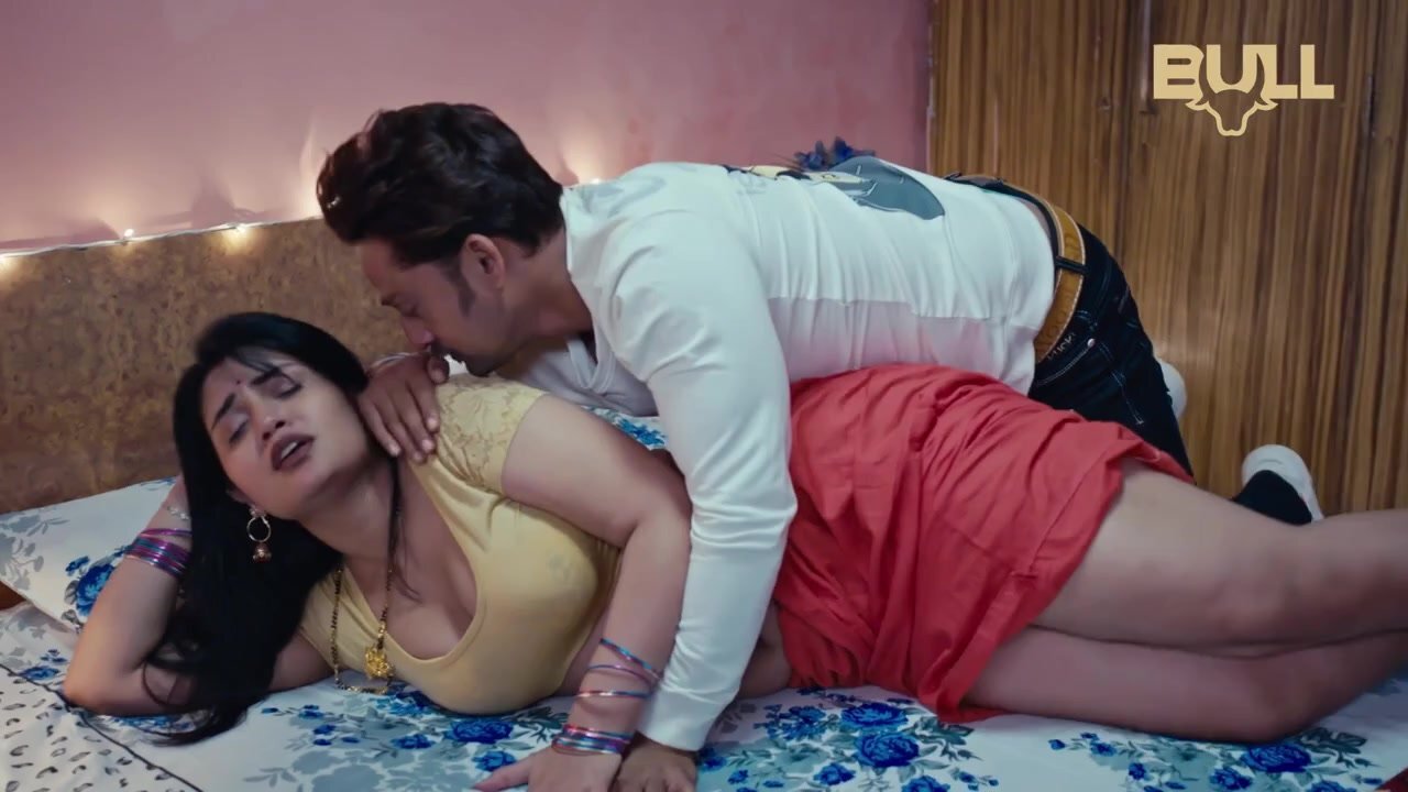 Indian chunky MILF hot sex scene  Xozilla.com