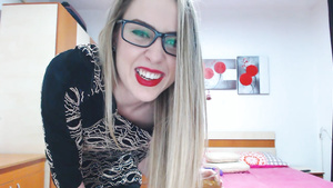 Nerdy hottie reveals her kinky nature when masturbating