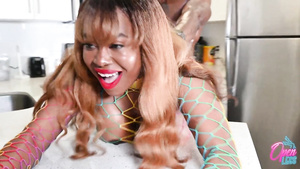 Glamour chocolate bombshell amazing sex video