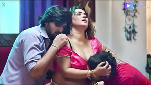 Beautiful Indian MILF flaming erotic clip